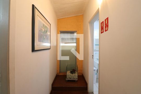 Corredor de casa à venda com 6 quartos, 247m² em Pompeia, São Paulo