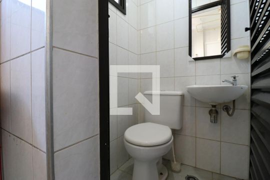 Lavabo de Serviço de apartamento para alugar com 3 quartos, 200m² em Perdizes, São Paulo