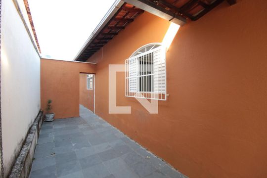 Garagem de casa à venda com 3 quartos, 360m² em Santa Monica, Belo Horizonte
