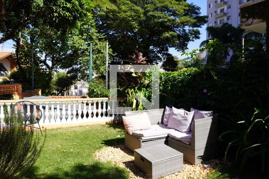 Quintal de casa à venda com 5 quartos, 500m² em Vila Madalena, São Paulo