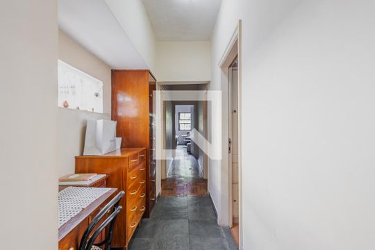 Corredor de casa à venda com 5 quartos, 378m² em Sumaré, São Paulo
