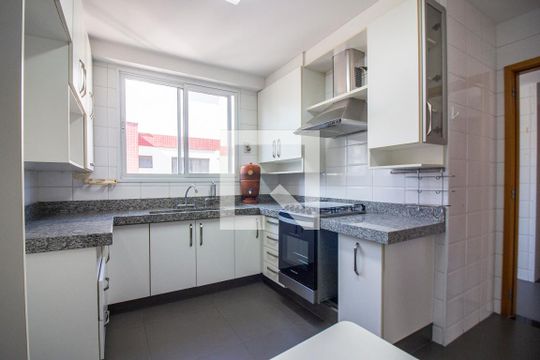 Cozinha de apartamento à venda com 3 quartos, 131m² em Pinheiros, São Paulo