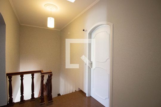 Escada de casa para alugar com 4 quartos, 500m² em Vila Jacuí, São Paulo