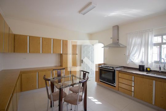 Cozinha de casa para alugar com 4 quartos, 500m² em Vila Jacuí, São Paulo