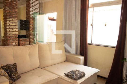 Sala de casa à venda com 1 quarto, 200m² em Colonial, Contagem
