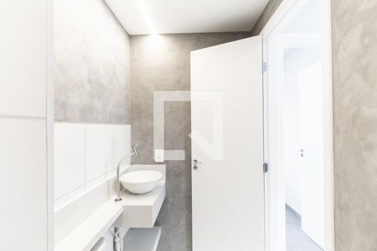 Banheiro de apartamento para alugar com 2 quartos, 37m² em Água Branca, São Paulo