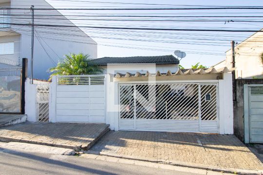 Fachada da Casa de casa à venda com 3 quartos, 250m² em Parque Continental I, Guarulhos