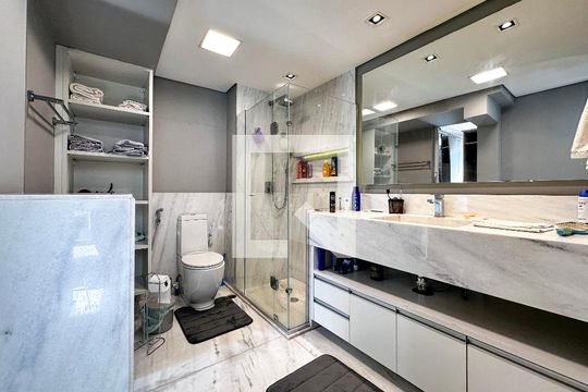 Banheiro de apartamento à venda com 1 quarto, 58m² em Brooklin Paulista, São Paulo
