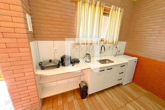 Cozinha de kitnet/studio para alugar com 1 quarto, 24m² em São João do Rio Vermelho, Florianópolis