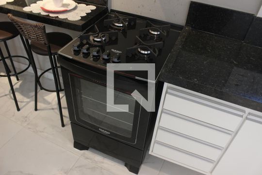 Cozinha de apartamento para alugar com 1 quarto, 40m² em Centro, São Vicente