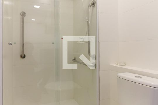 Banheiro de apartamento para alugar com 1 quarto, 34m² em Barra Funda, São Paulo