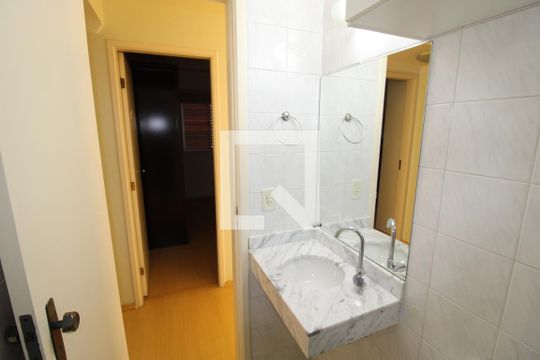 Banheiro 2 de apartamento para alugar com 3 quartos, 65m² em Santa Teresinha, São Paulo