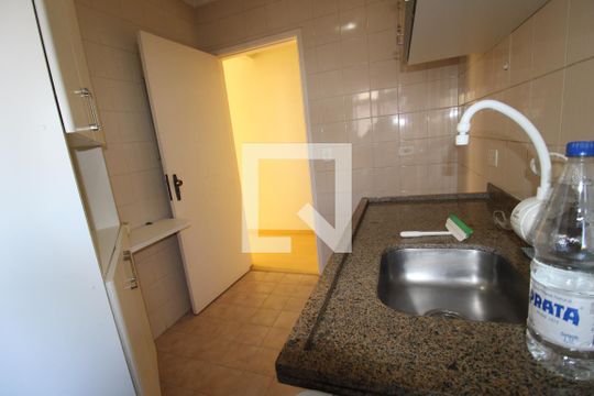 Cozinha de apartamento para alugar com 3 quartos, 65m² em Santa Teresinha, São Paulo