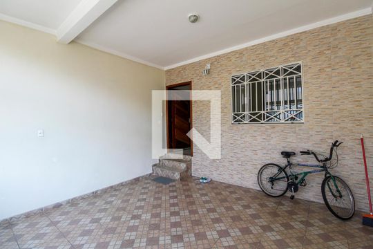 Garagem de casa à venda com 2 quartos, 64m² em Vila Ivg, São Paulo