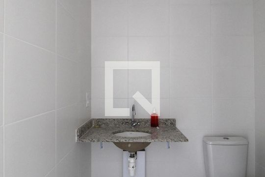 Banheiro de kitnet/studio para alugar com 1 quarto, 24m² em Vila Olímpia, São Paulo