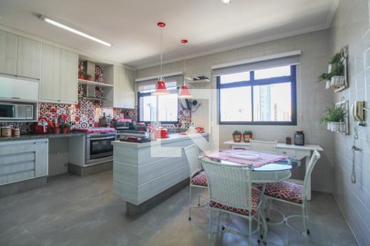 Cozinha de apartamento à venda com 3 quartos, 213m² em Vila Itapura, Campinas