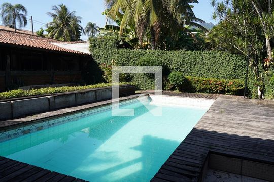 Piscina de casa à venda com 3 quartos, 399m² em Anil, Rio de Janeiro