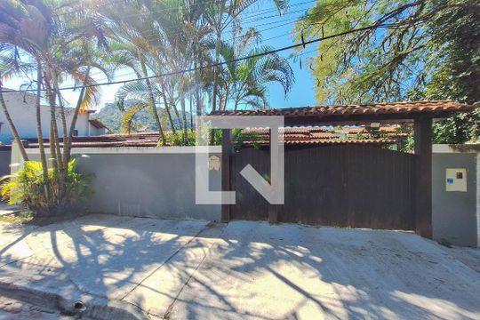 Fachada  de casa de condomínio à venda com 4 quartos, 215m² em Engenho do Mato, Niterói