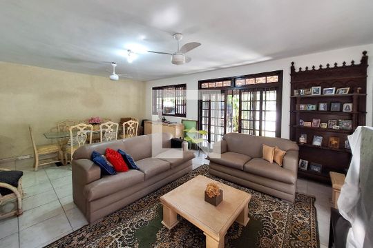 Casa de Condomínio à venda com 4 quartos, 215m² em Engenho do Mato, Niterói