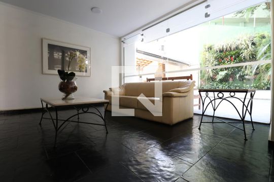Hall social de apartamento para alugar com 3 quartos, 123m² em Pompeia, São Paulo