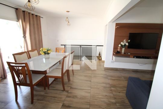 Casa 1 - Sala de casa à venda com 8 quartos, 440m² em Jardim Japao, São Paulo