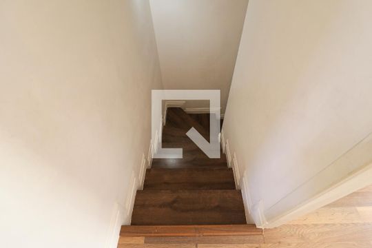 Escada de casa de condomínio à venda com 3 quartos, 114m² em Chora Menino, São Paulo