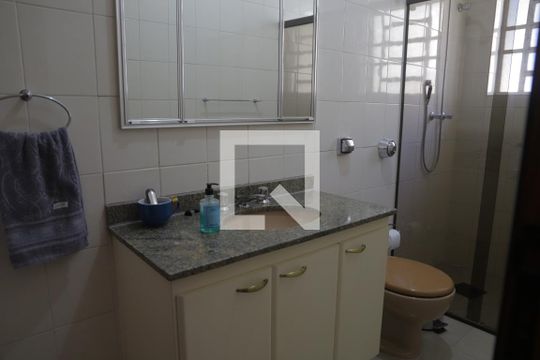 Banheiro da Suíte 1 de casa à venda com 3 quartos, 312m² em Planalto Paulista, São Paulo