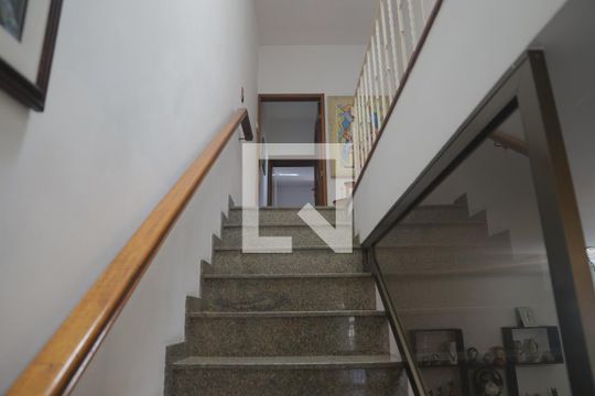 Escada de casa à venda com 3 quartos, 312m² em Planalto Paulista, São Paulo