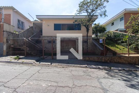 Fachada de casa para alugar com 3 quartos, 300m² em Horto Florestal, São Paulo