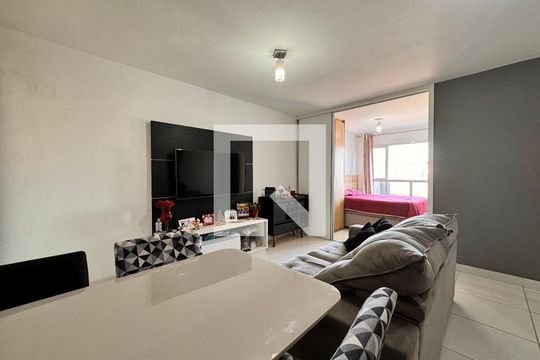 Sala de apartamento à venda com 1 quarto, 38m² em Parque São Vicente, Santo André
