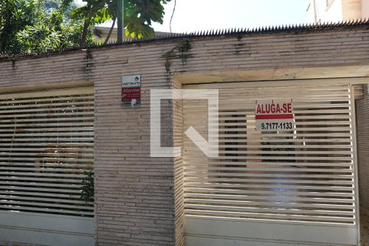 Fachada de casa para alugar com 3 quartos, 150m² em Jardim Paulistano, São Paulo