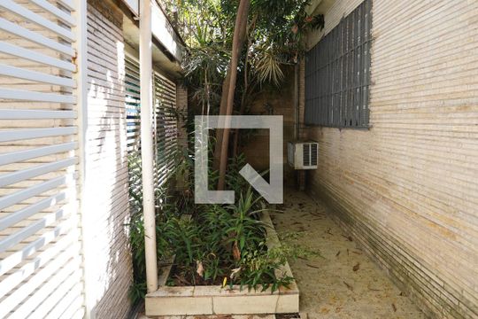 Garagem de casa para alugar com 3 quartos, 150m² em Jardim Paulistano, São Paulo