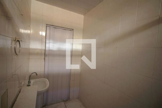 Banheiro de casa para alugar com 2 quartos, 80m² em Boa Vista, Belo Horizonte