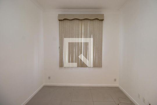 Sala de apartamento para alugar com 2 quartos, 50m² em Irajá, Rio de Janeiro