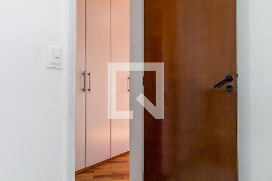 Banheiro da Suíte de apartamento para alugar com 3 quartos, 99m² em Empresarial 18 do Forte, Barueri