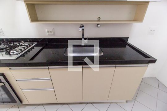 Detalhe da cozinha de apartamento para alugar com 3 quartos, 99m² em Empresarial 18 do Forte, Barueri