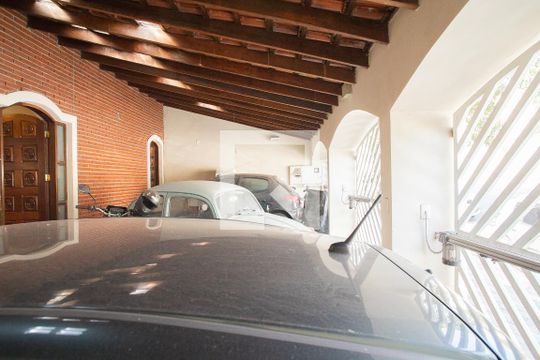 Garagem  de casa à venda com 3 quartos, 250m² em Dos Casa, São Bernardo do Campo