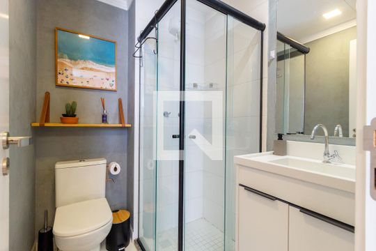 Banheiro de kitnet/studio para alugar com 1 quarto, 19m² em Brás, São Paulo