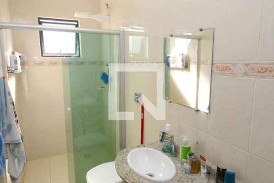 Banheiro de casa à venda com 3 quartos, 120m² em Interlagos, São Paulo