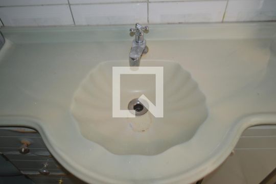 Banheiro de kitnet/studio à venda com 1 quarto, 35m² em Aclimação, São Paulo