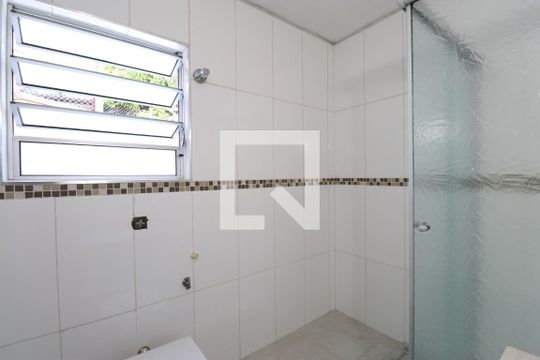 Banheiro de casa para alugar com 2 quartos, 120m² em Água Branca, São Paulo