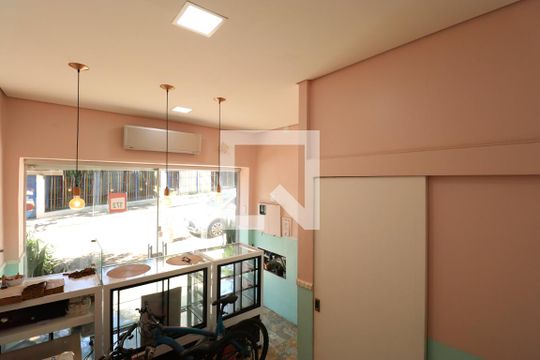Garagem de casa à venda com 2 quartos, 120m² em Água Branca, São Paulo