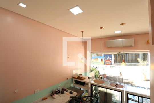 Garagem de casa à venda com 2 quartos, 120m² em Água Branca, São Paulo