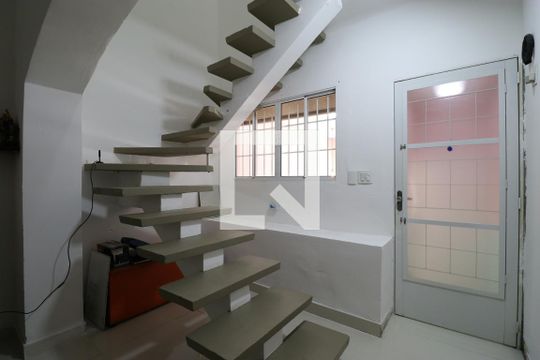 Detalhe Sala de casa para alugar com 2 quartos, 120m² em Água Branca, São Paulo
