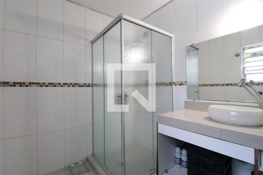 Banheiro de casa à venda com 2 quartos, 120m² em Água Branca, São Paulo