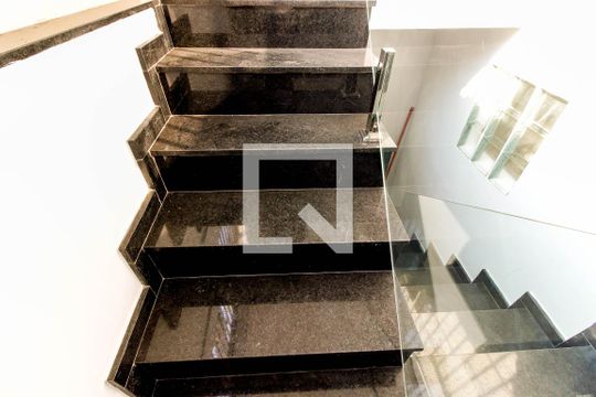 Escada de Acesso de casa para alugar com 1 quarto, 70m² em Vila Gomes Cardim, São Paulo
