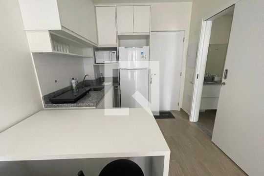 Cozinha de apartamento para alugar com 1 quarto, 31m² em Butantã, São Paulo