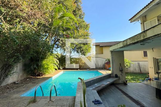 Piscina de casa de condomínio à venda com 4 quartos, 350m² em Alphaville, Santana de Parnaíba