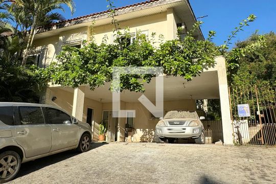 Fachada de casa de condomínio à venda com 4 quartos, 350m² em Alphaville, Santana de Parnaíba