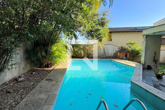 Piscina de casa de condomínio à venda com 4 quartos, 350m² em Alphaville, Santana de Parnaíba